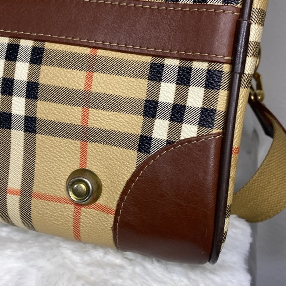 Burberrys Haymarket Check Weekender Duffle Bag - Picture 9 of 14